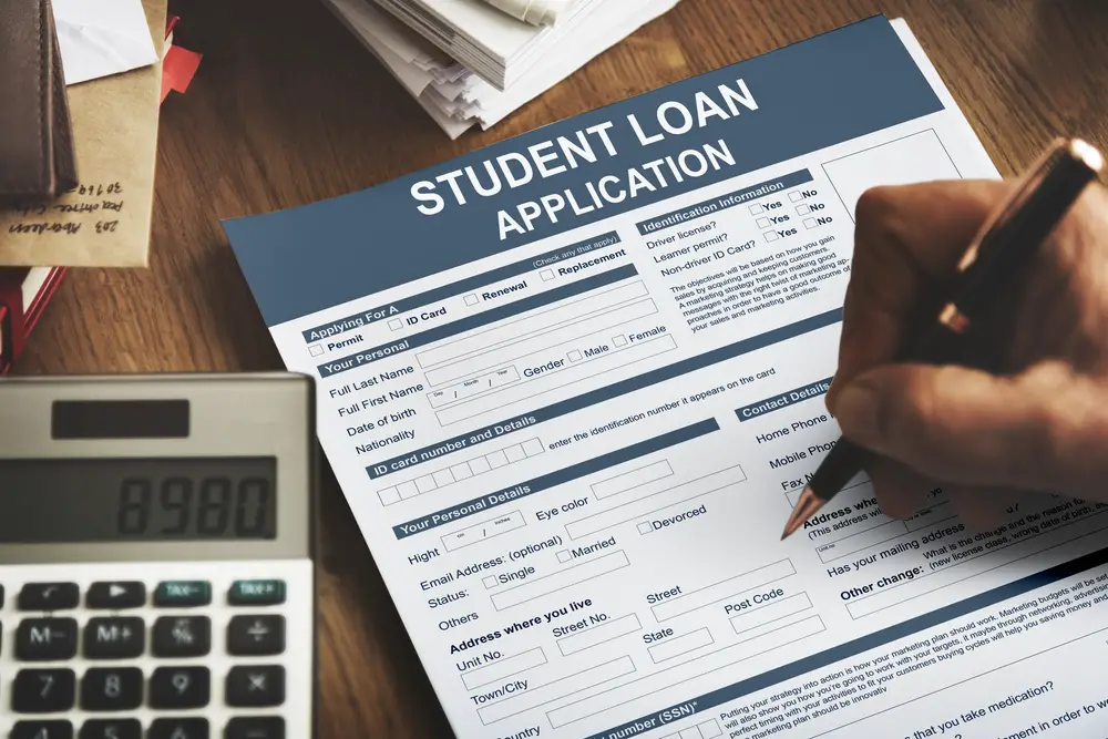 Differences Between Student Loans and Scholarships
